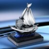 Автоароматизатор Кораблик Vert-16 для автомобиля на солнечной панели с ароматизатором и вращением штурвала