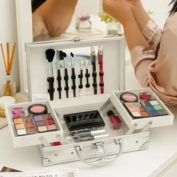 Набор женской косметики в подарочном чемодане MC1155 Makeup set Серебристый