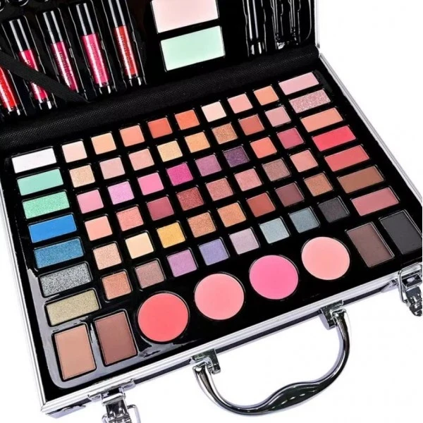 Набор косметики для макияжа в кейсе missyoung GM20250 makeup set black