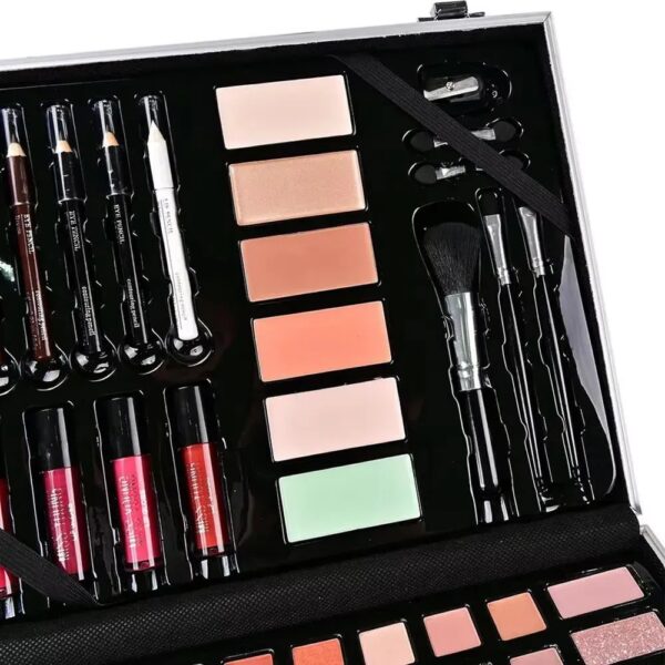 Набор косметики для макияжа в кейсе missyoung GM20250 makeup set black