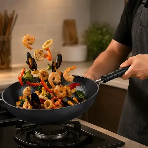 Сковорода Wok 30 см Benson (26X-285) алюминиевая с антипригарным покрытием, ручка на клепках, для всех видов плит и индукции